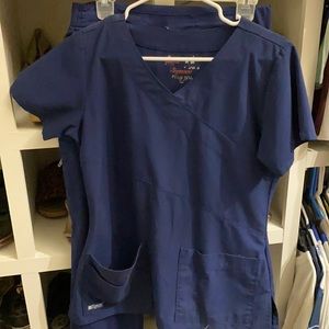 Small navy scrub set. Greys anatomy by Barco.